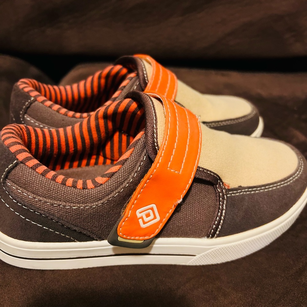 Boys shoes